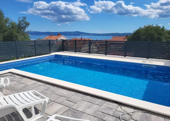 Apartment With Pool Tomic