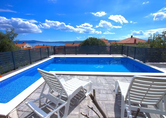 Apartment With Pool Tomic