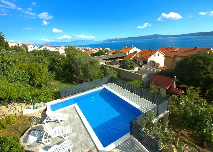 Apartment With Pool Tomic